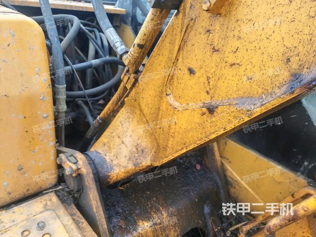 大臂根部?斜視(工作和回轉裝置) 大臂根部?斜視(工作和回轉裝置)