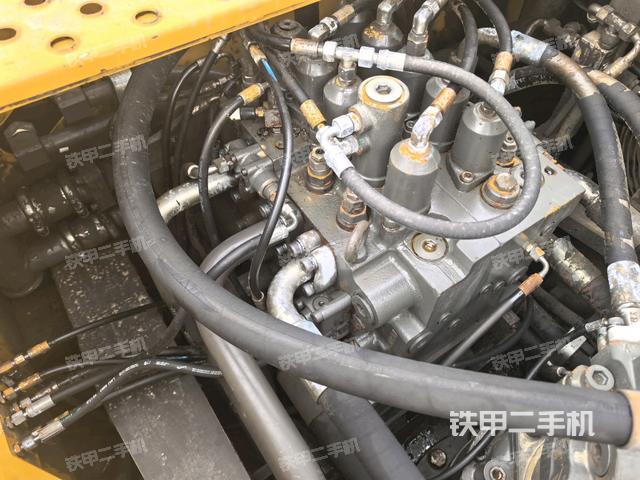 發(fā)動(dòng)機(jī)室（上車部件）