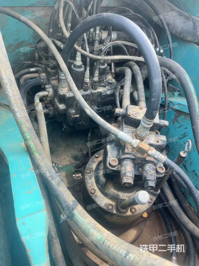 回轉(zhuǎn)馬達和主控閥（整機外觀）