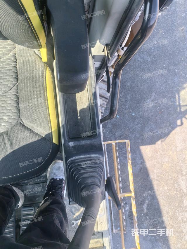 座椅左側(cè)控制臺/音響/含左手柄(駕駛室部分) 座椅左側(cè)控制臺/音響/含左手柄(駕駛室部分)