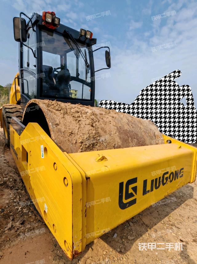 整機(jī)左側(cè)(設(shè)備外觀及核心部件) 整機(jī)左側(cè)(設(shè)備外觀及核心部件)