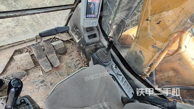 駕駛室整體（整機外觀）