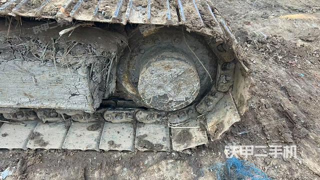 左驅(qū)動輪（行走機構(gòu)）