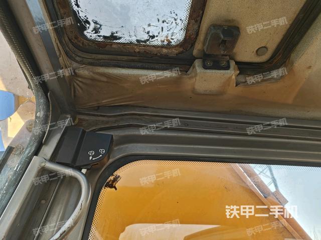 座椅左側(cè)控制臺(tái)/音響/含左手柄(駕駛室部分) 座椅左側(cè)控制臺(tái)/音響/含左手柄(駕駛室部分)
