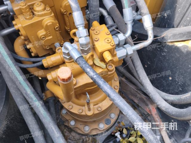 回转马达和主控阀（整机外观）