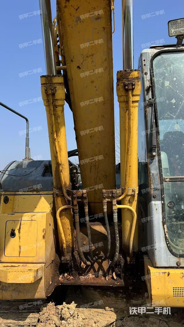 大臂油缸整體?豎拍（工作和回轉(zhuǎn)裝置）