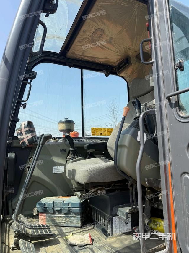 駕駛室頂部（整機(jī)外觀）