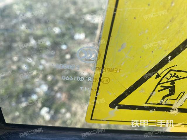 后窗玻璃角標（駕駛室部分）