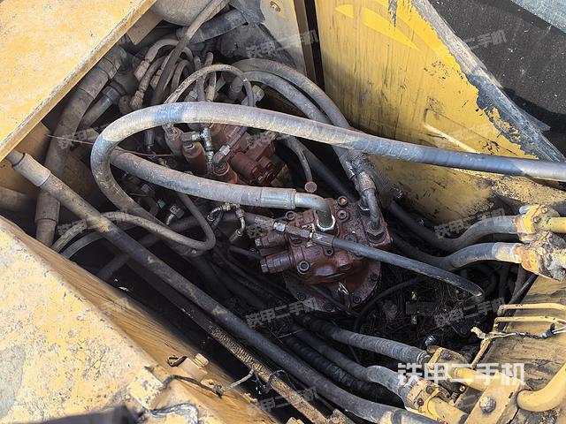 回轉(zhuǎn)馬達(dá)和主控閥（整機(jī)外觀）