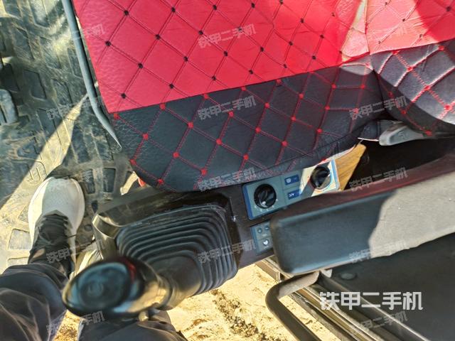 座椅左側(cè)控制臺(tái)/音響/含左手柄（駕駛室部分）