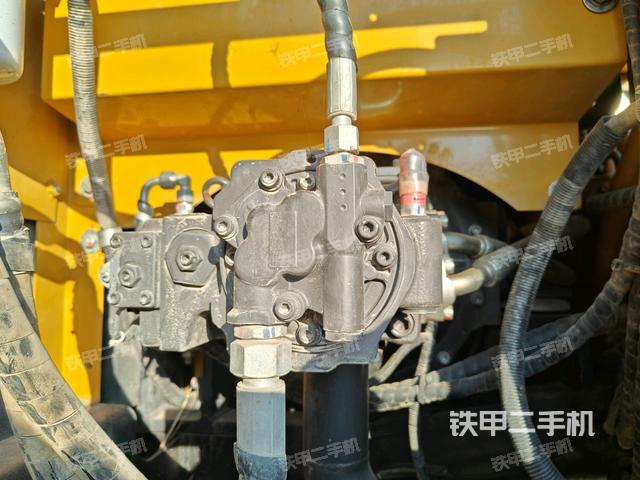 液壓泵斜45?左(大件艙室) 液壓泵斜45?左(大件艙室)