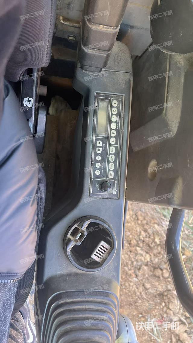 座椅左側(cè)控制臺/音響/含左手柄（駕駛室部分）