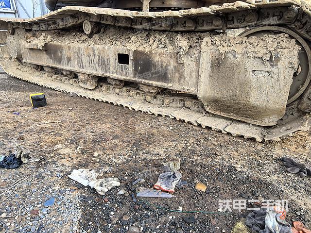 單側(cè)履帶整體（整機(jī)外觀）