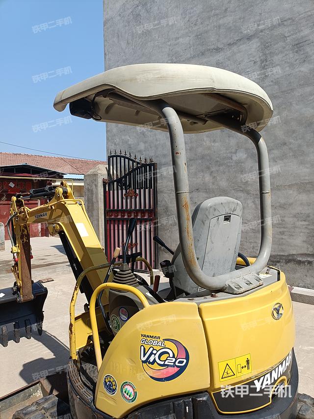 驾驶室顶部（整机外观）