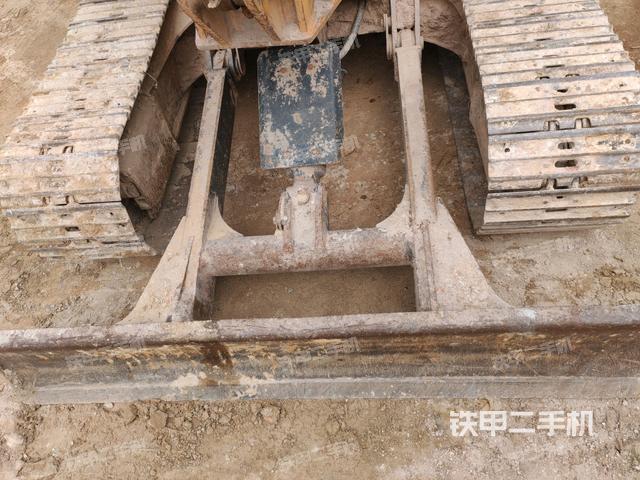 轉(zhuǎn)盤和下車架正前（工作和回轉(zhuǎn)裝置）