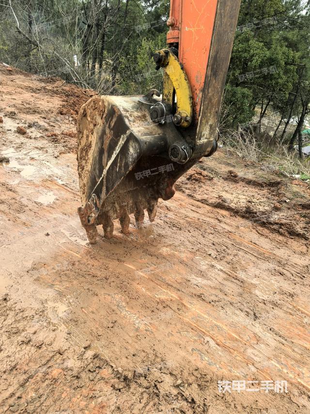 鏟斗45度(工作和回轉(zhuǎn)裝置) 鏟斗45度(工作和回轉(zhuǎn)裝置)