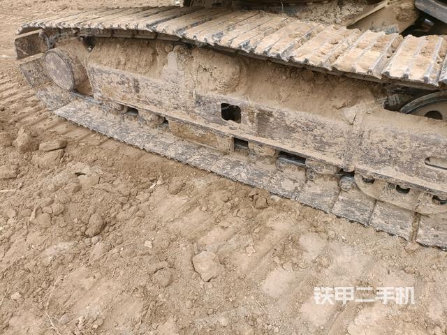 右側(cè)履帶整體?(行走機(jī)構(gòu)) 右側(cè)履帶整體?(行走機(jī)構(gòu))