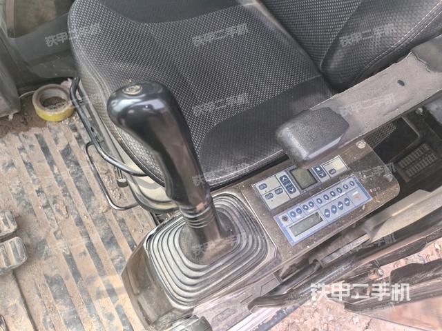 座椅右側(cè)控制臺/鑰匙門/油門/含右手柄(駕駛室部分) 座椅右側(cè)控制臺/鑰匙門/油門/含右手柄(駕駛室部分)