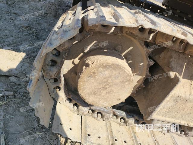 左驅(qū)動輪（行走機構(gòu)）