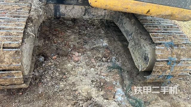 轉(zhuǎn)盤和下車架正前（工作和回轉(zhuǎn)裝置）