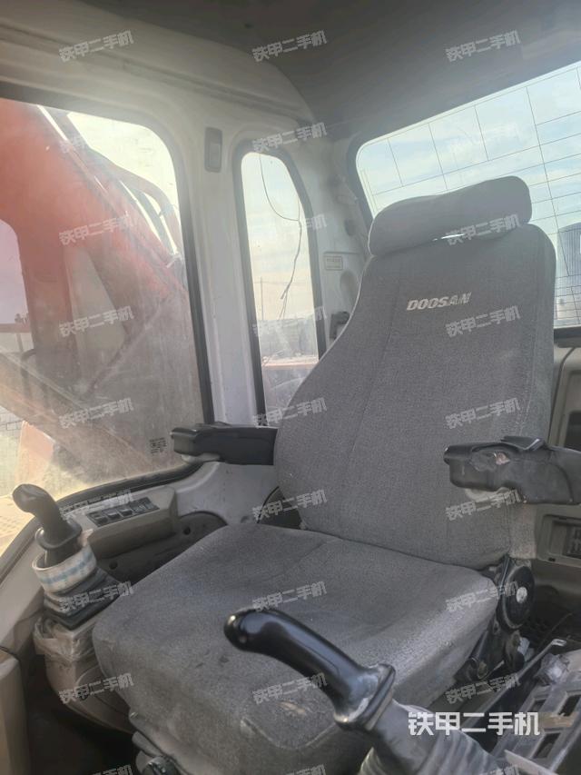 駕駛室整體（整機(jī)外觀）