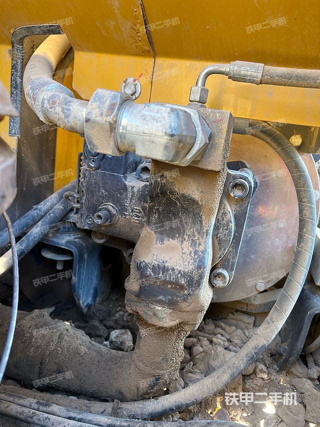 液壓泵艙室正面整體（整機(jī)外觀）