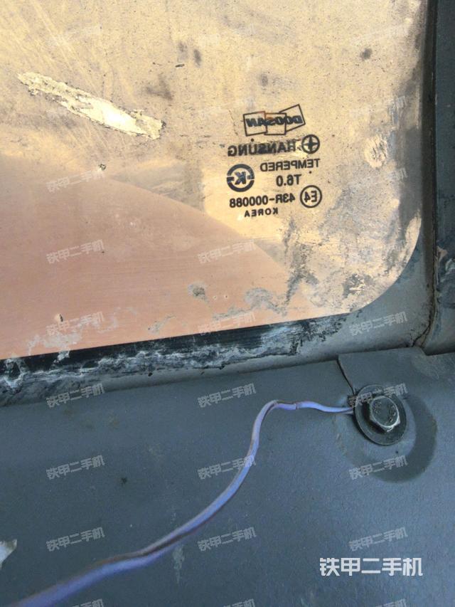 后窗玻璃角標（駕駛室部分）