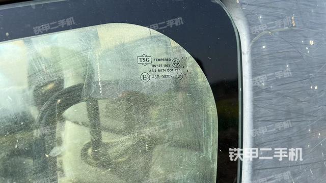 后窗玻璃角標（駕駛室部分）