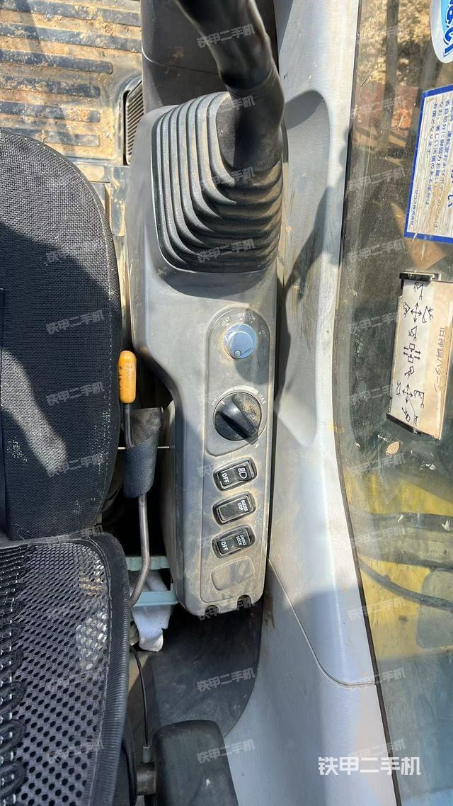 座椅右側(cè)控制臺/鑰匙門/油門/含右手柄（駕駛室部分）