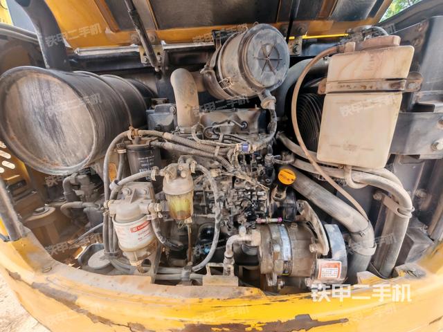 發(fā)動(dòng)機(jī)室（上車部件）