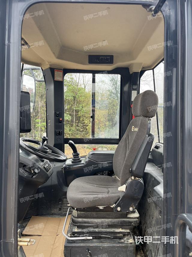 駕駛室操作臺（整機(jī)外觀及大件）