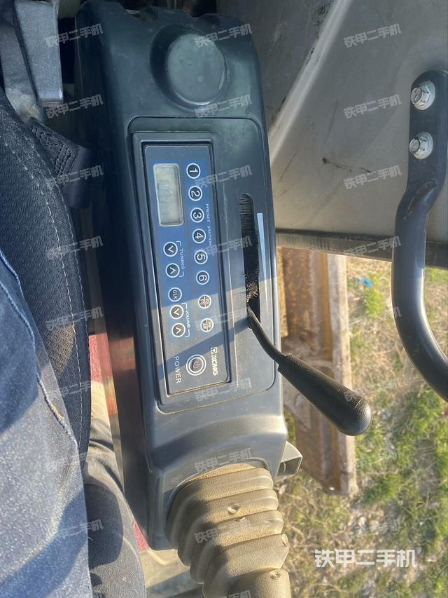 座椅左側控制臺/音響/含左手柄（駕駛室部分）