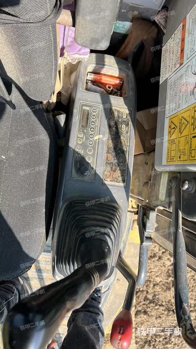 座椅左側(cè)控制臺/音響/含左手柄（駕駛室部分）