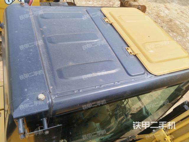 駕駛室頂部(整機外觀) 駕駛室頂部(整機外觀)