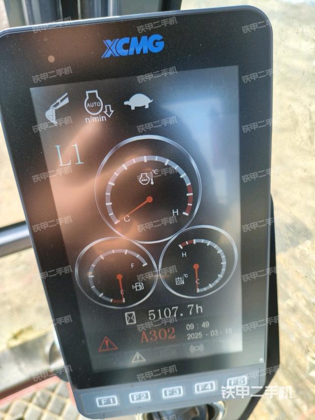 駕駛室整體(整機(jī)外觀) 駕駛室整體(整機(jī)外觀)