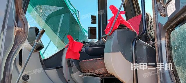 駕駛室整體（整機(jī)外觀）