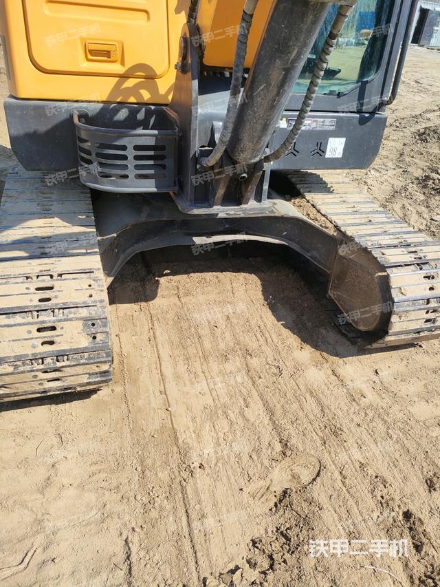 大臂根部?斜（工作和回轉(zhuǎn)裝置）