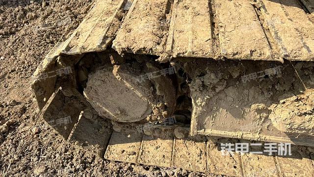 左驅(qū)動輪（行走機構(gòu)）