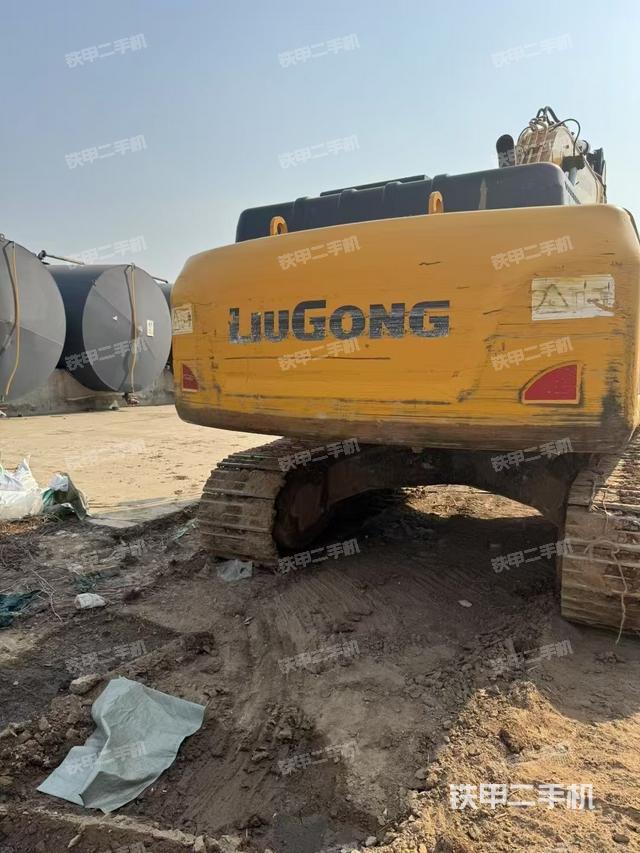 駕駛室頂部(整機外觀) 駕駛室頂部(整機外觀)