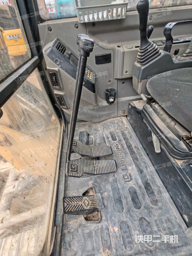 座椅左側(cè)控制臺(tái)/音響/含左手柄（駕駛室部分）