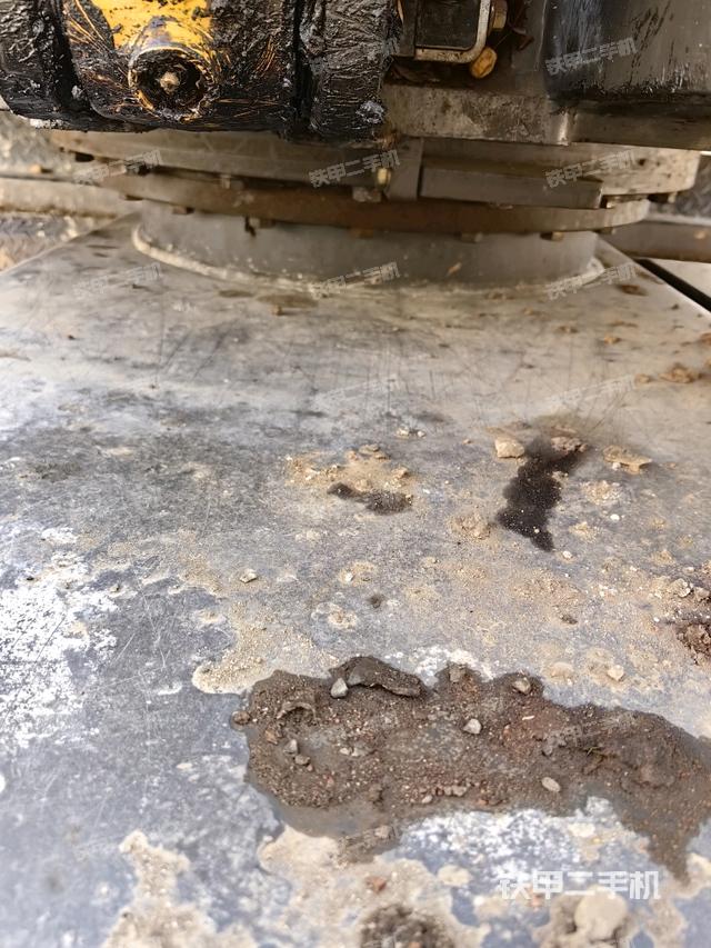 轉盤和下車架正前(工作和回轉裝置) 轉盤和下車架正前(工作和回轉裝置)
