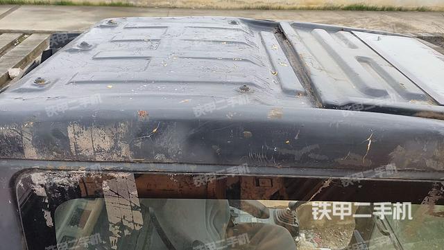 駕駛室頂部（整機外觀）