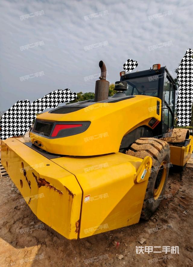 整機(jī)右后45°(設(shè)備外觀及核心部件) 整機(jī)右后45°(設(shè)備外觀及核心部件)