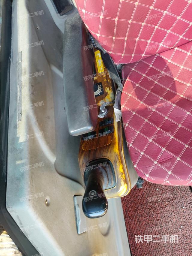 座椅右側(cè)控制臺/鑰匙門/油門/含右手柄（駕駛室部分）