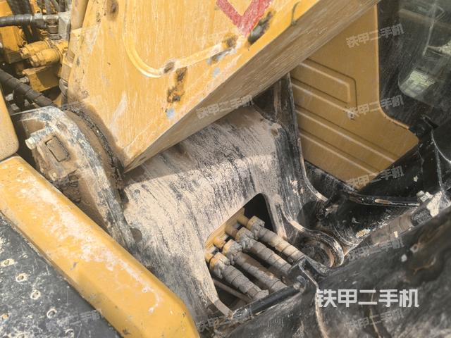 大臂根部?斜視(工作和回轉(zhuǎn)裝置) 大臂根部?斜視(工作和回轉(zhuǎn)裝置)