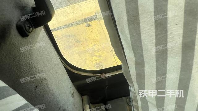 后窗玻璃角標（駕駛室部分）