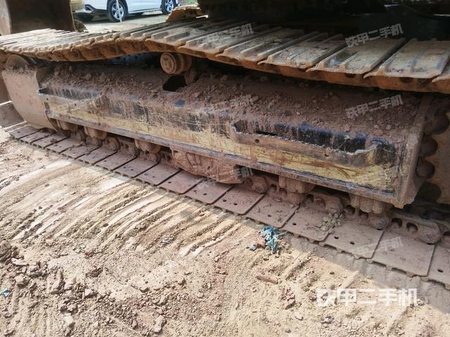 單側(cè)履帶整體(整機外觀) 單側(cè)履帶整體(整機外觀)