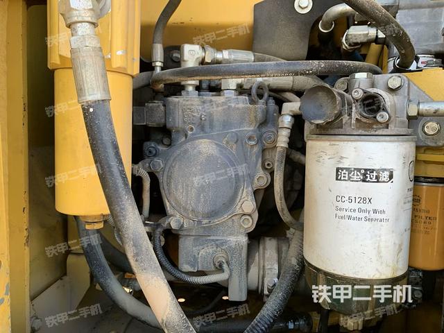 液壓泵艙室正面整體(整機(jī)外觀) 液壓泵艙室正面整體(整機(jī)外觀)