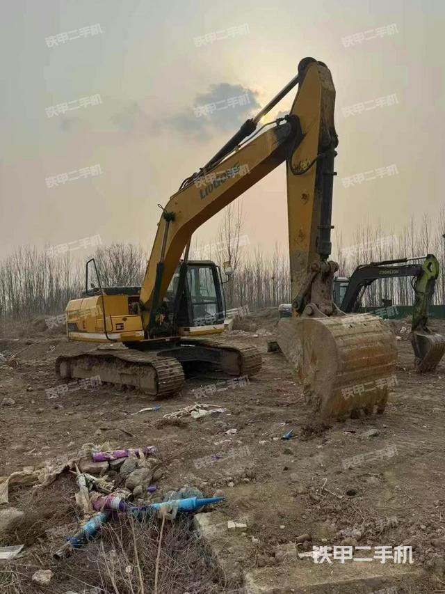 駕駛室整體(整機外觀) 駕駛室整體(整機外觀)