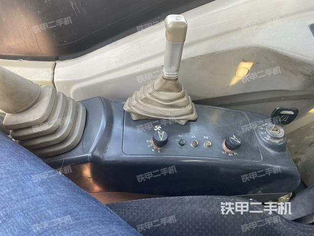 座椅右側控制臺/鑰匙門/油門/含右手柄（駕駛室部分）